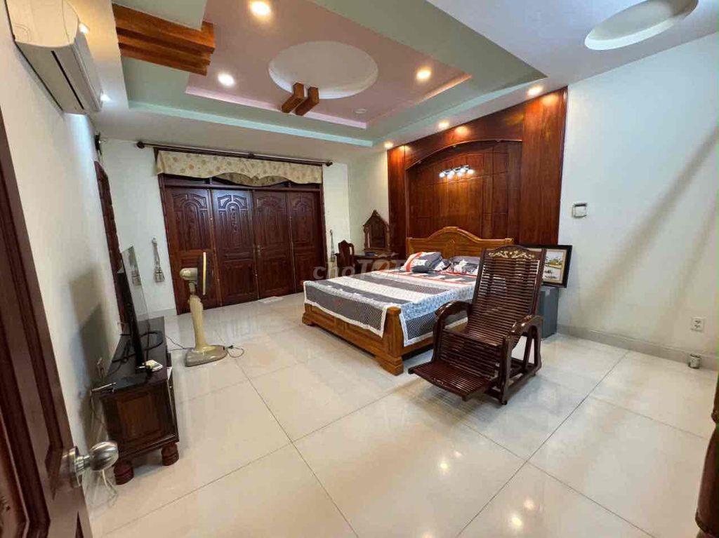 phòng 70m2 lý phục man, 2 phòng ngủ