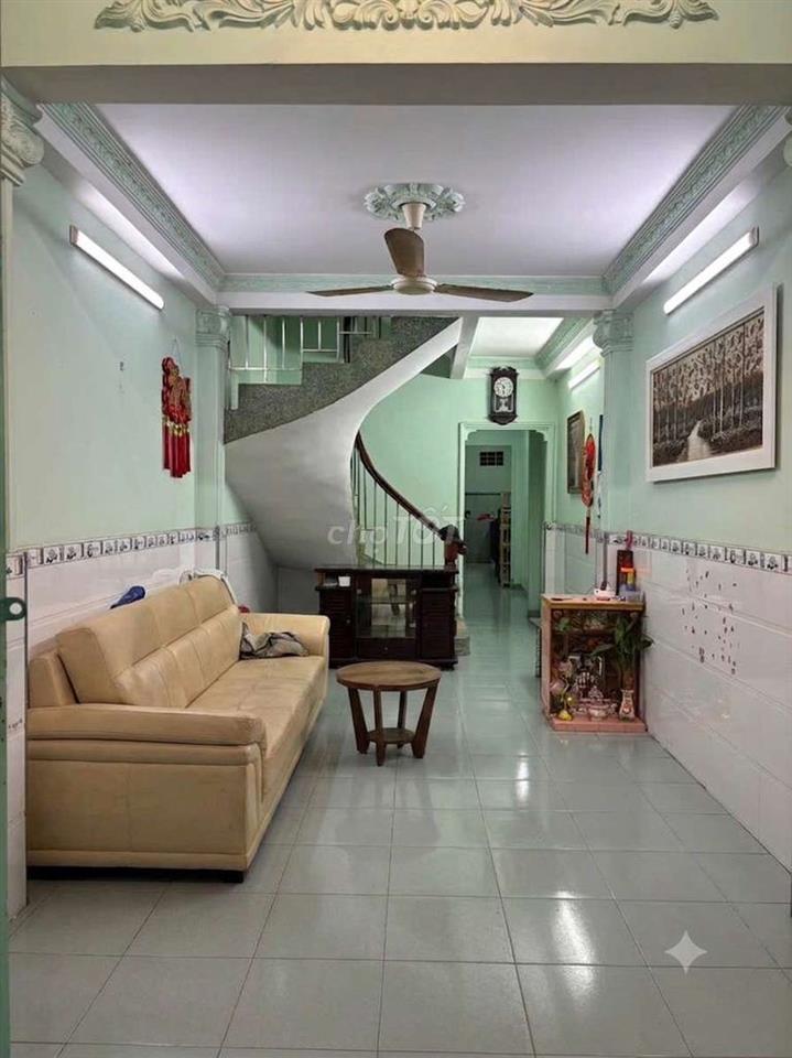Nhà 70 m2, quận 8,  gần Cao Lỗ, 3 tầng, 3,2x22 m, giá chỉ nhỉnh 6 tỷ.