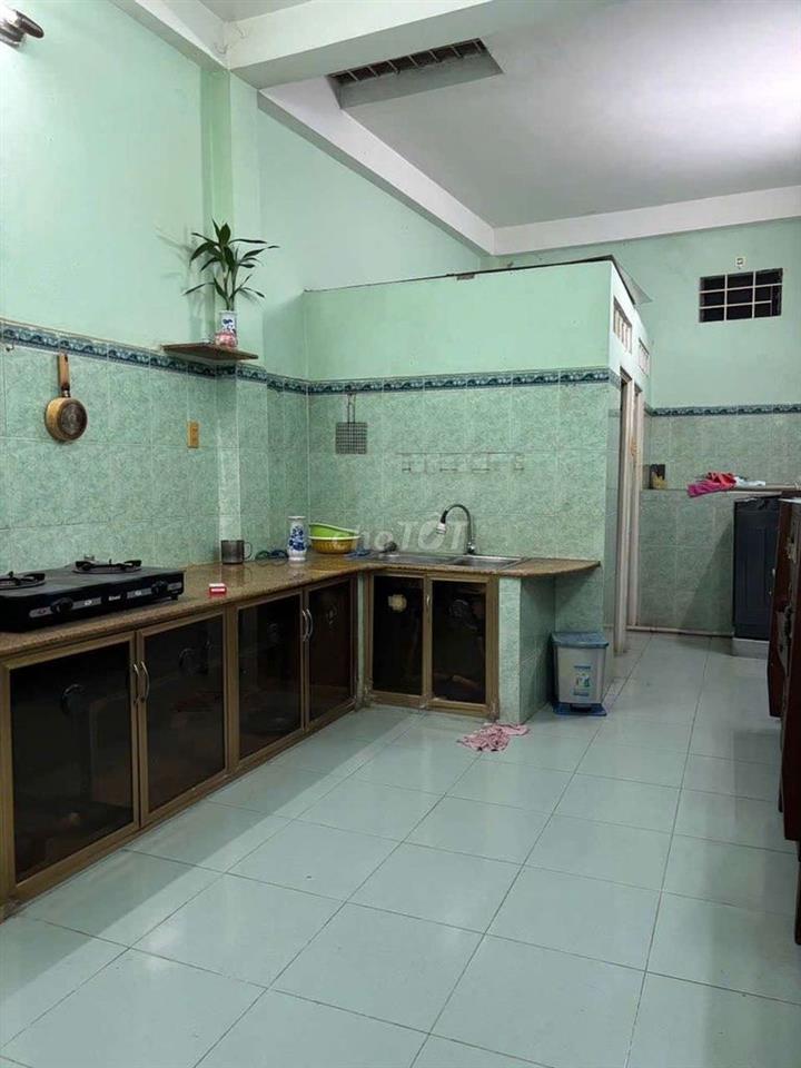 Nhà 70 m2, quận 8,  gần Cao Lỗ, 3 tầng, 3,2x22 m, giá chỉ nhỉnh 6 tỷ.