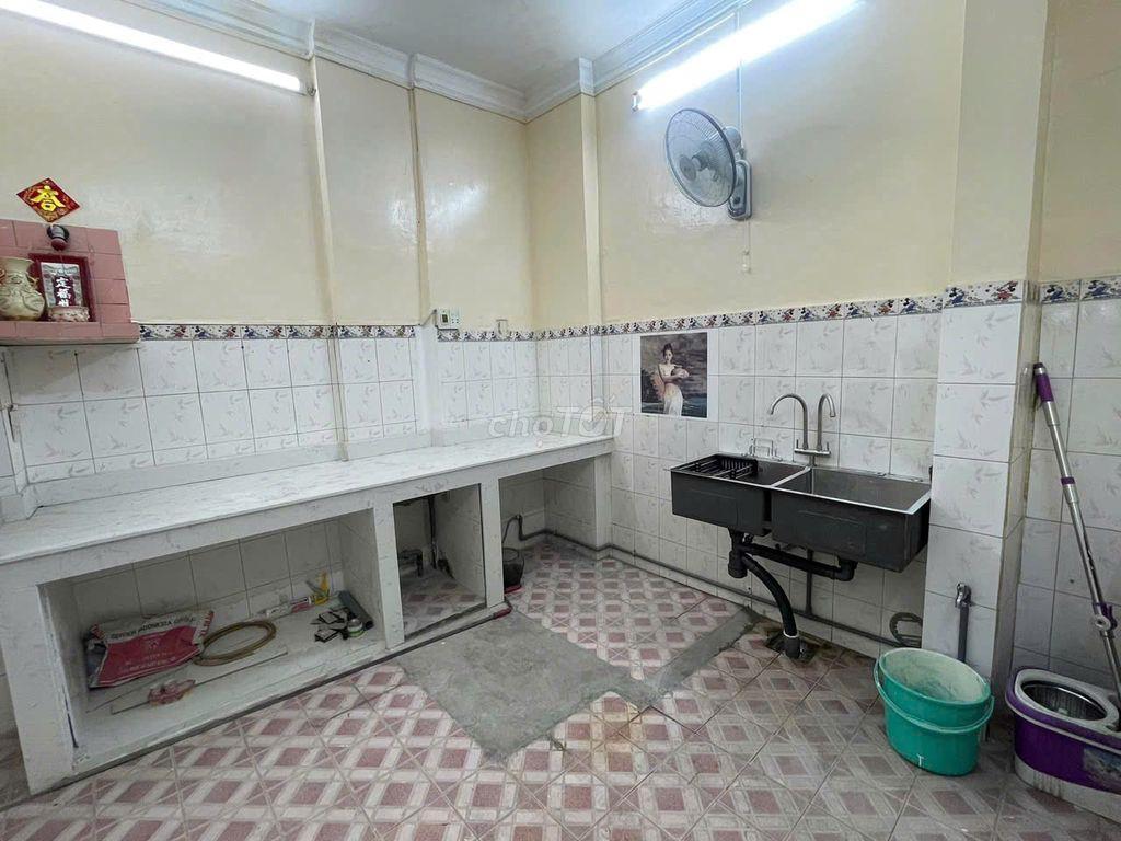 Cho thuê mặt bằng đẹp giáp ranh Quận 5 gần Bưu điện Chợ Lớn