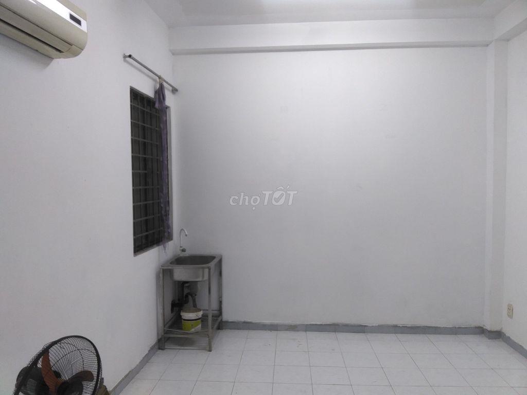 Nhà dư phòng cho thuê, 17m2, ngay Etown Cộng Hoà