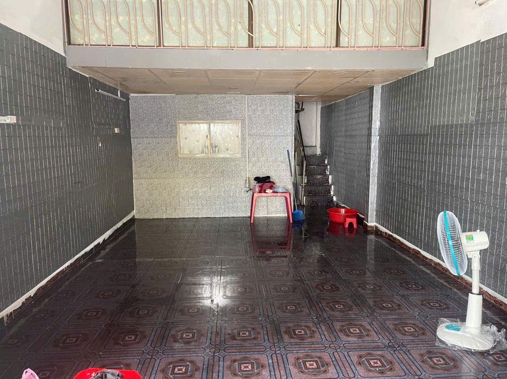 Sang Gấp Quán Mặt Tiền Đường 385, Q9