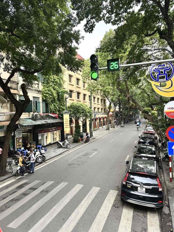Cực Hiếm - 1 nhà ra phố Văn Cao , Ba Đình-Mới 100% thang máy-Lô góc 3