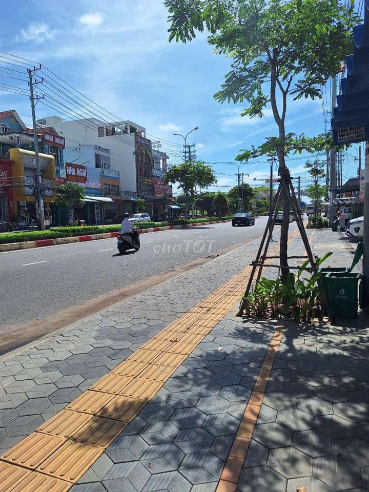 BÁN NHÀ - Ngay Vòng Xoay Bờ Hồ Bà Tô - Xuyên Mộc (Xã Hồ Tràm)
