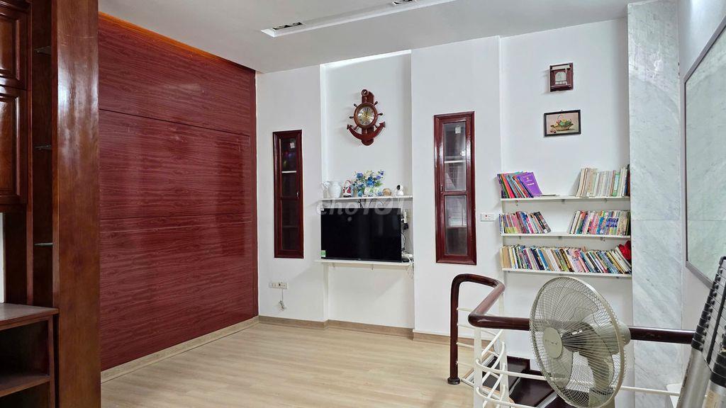 Cho thuê nhà 6 tầng vừa kinh doanh vừa cho thuê phòng ở trên được