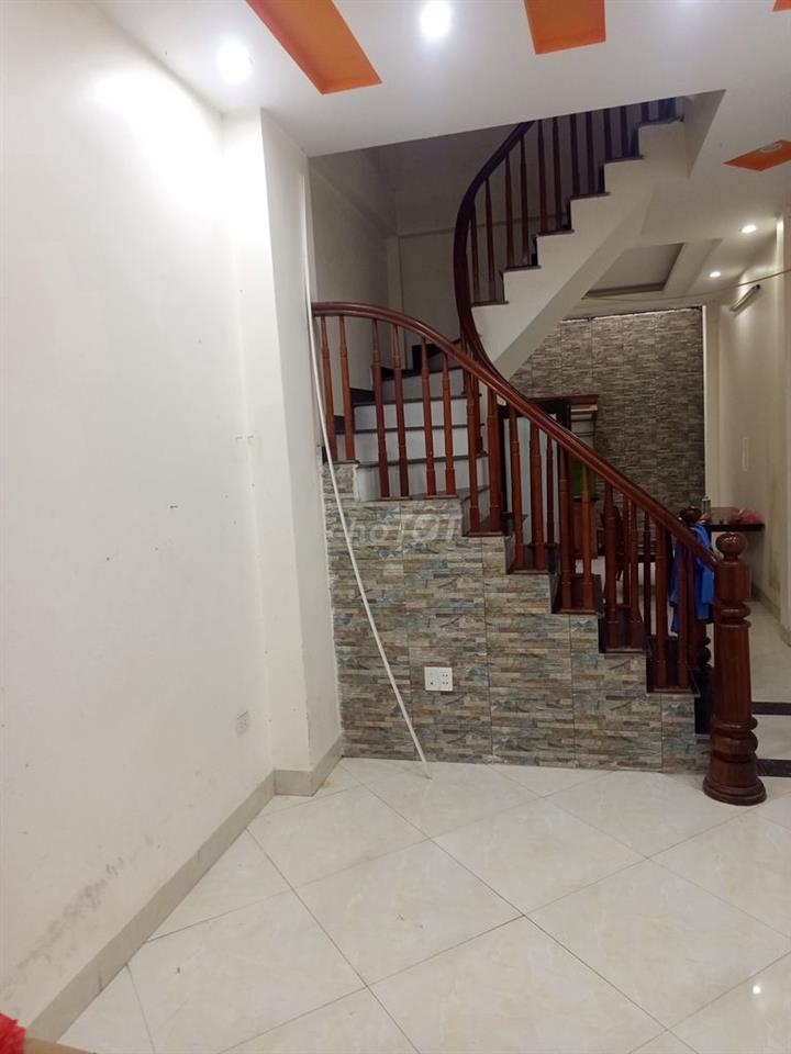 Cho thuê nhà nguyên căn ở ngõ 896, phố Nguyễn Khoái, HN 