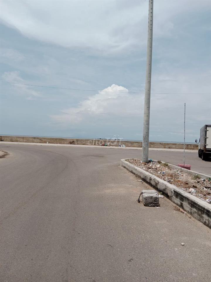 Bán nhà 1 lầu 2 mặt tiền đường nhựa trung tâm Phan Thiết, gần biển