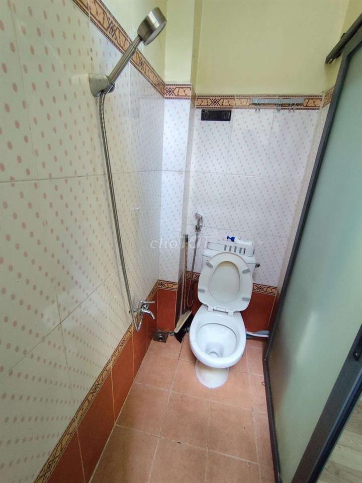 Phòng trệt, có gác rộng gần sân bay