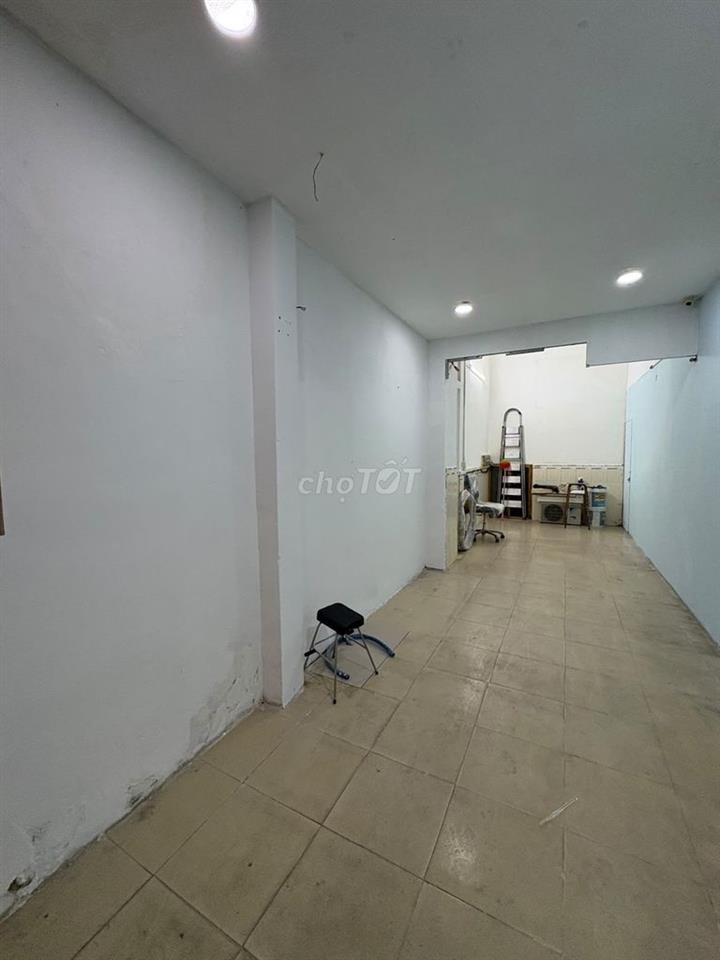 Cho thuê mặt tiền kinh doanh tại 160 Lũy Bán Bích