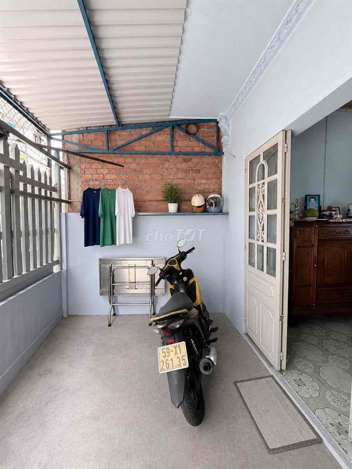 MẶT TIỀN ĐƯỜNG Số , Dưới 4T , Sổ riêng , 1 lầu 2 ngủ 2wc