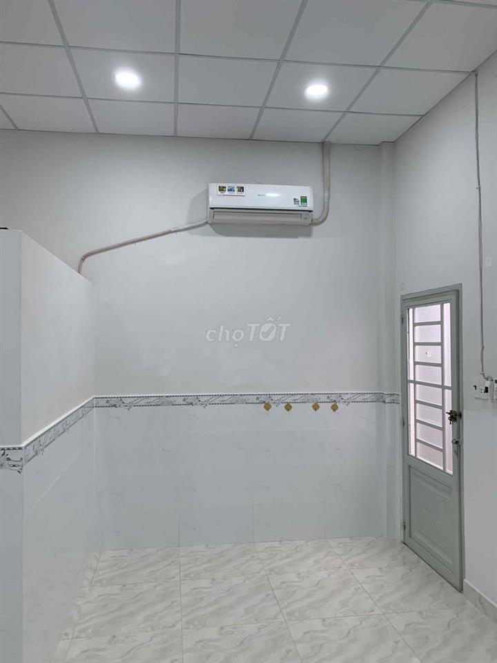 Phòng tự quản - giờ giấc tự do: 4 x 4,7  trang bị 01 máy lạnh.