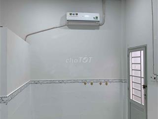 Phòng tự quản - giờ giấc tự do: 4 x 4,7  trang bị 01 máy lạnh.
