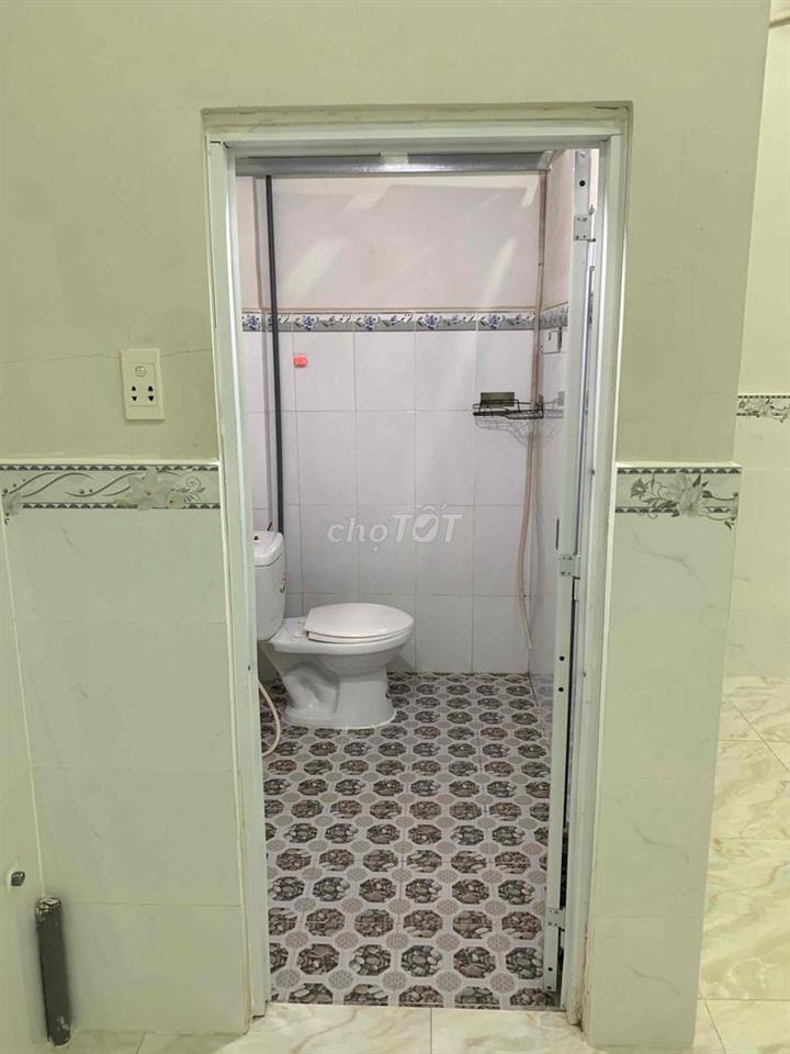 Phòng tự quản - giờ giấc tự do: 4 x 4,7  trang bị 01 máy lạnh.