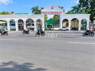 Bán nhà giáp Đầm Sen 80m2 ngang 4.5m đường 10m có lề