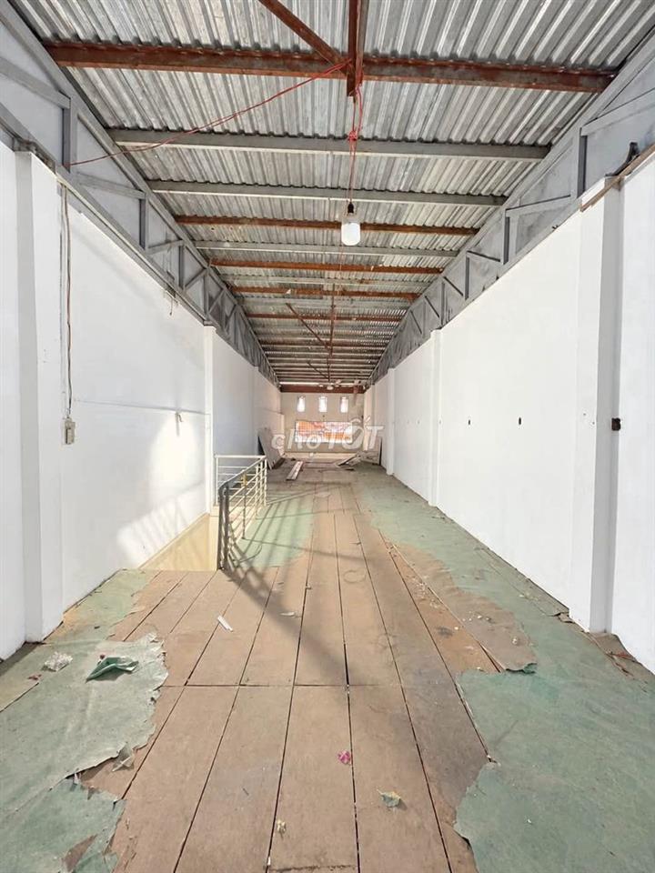 Bán nhà giáp Đầm Sen 80m2 ngang 4.5m đường 10m có lề