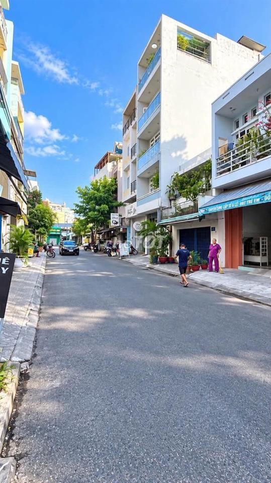 Bán nhà giáp Đầm Sen 80m2 ngang 4.5m đường 10m có lề
