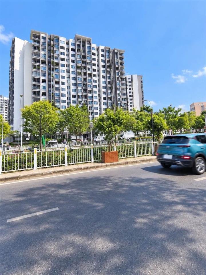 CHỈ 9.X NHÀ 3 TẦNG 90M² NGANG 5 HẺM 6M THÔNG  ĐỐI DIỆN AEON