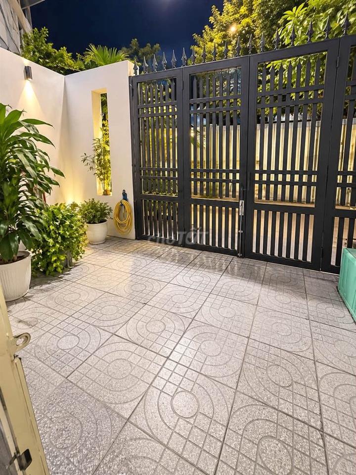 CHỈ 9.X NHÀ 3 TẦNG 90M² NGANG 5 HẺM 6M THÔNG  ĐỐI DIỆN AEON