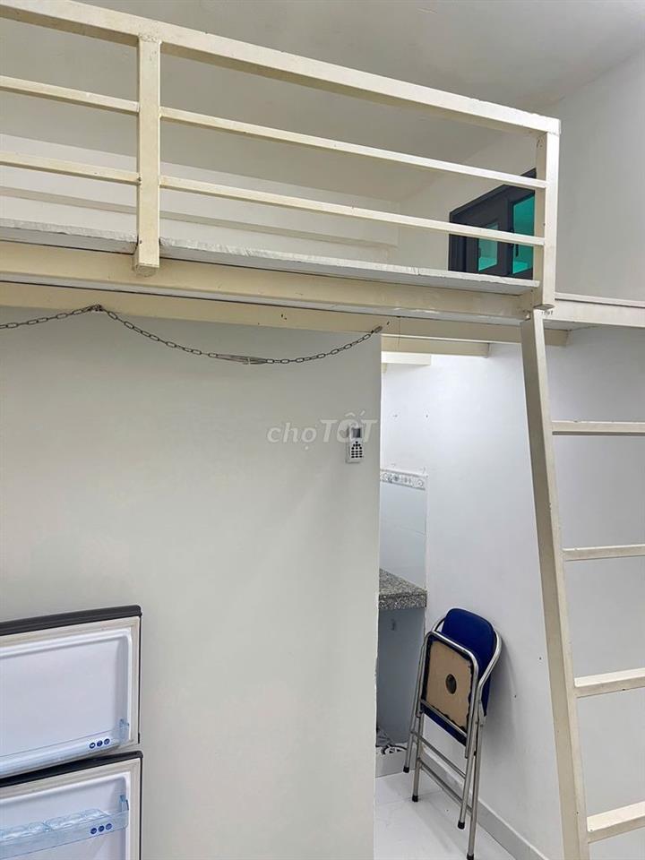 Phòng 1 người 15m2 Thành Thái nội thất cơ bản, giờ giấc tự do