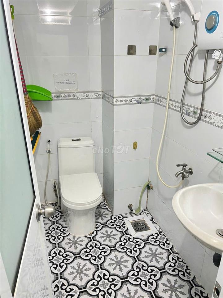 Phòng 1 người 15m2 Thành Thái nội thất cơ bản, giờ giấc tự do