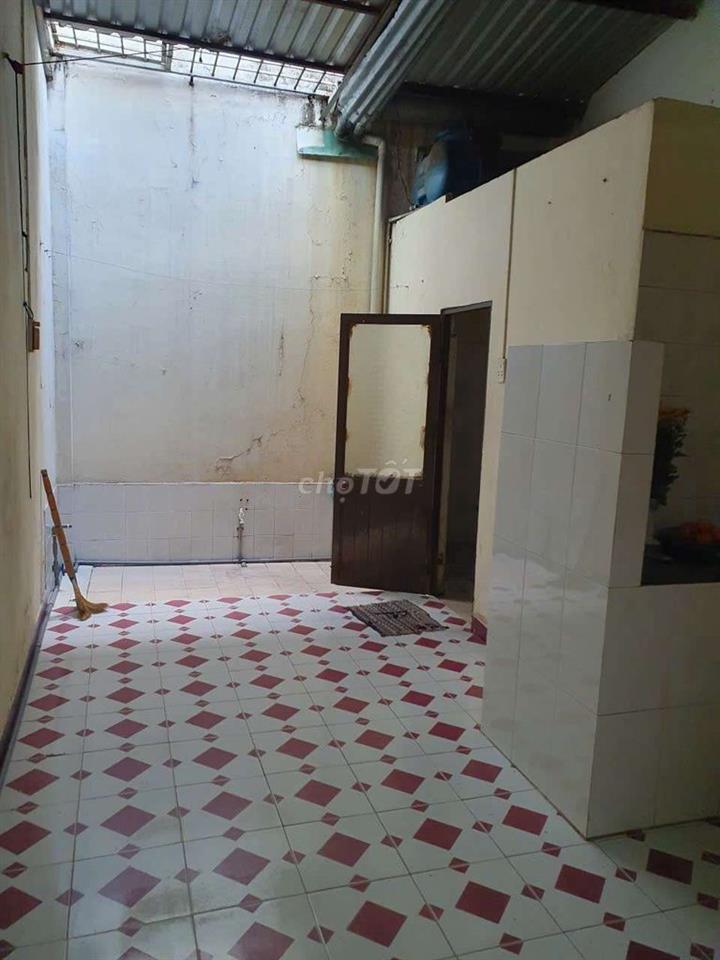 Chính chủ cho thuê nhà nguyên căn đường Nguyễn Khoái, Quận 4 – 140m²
