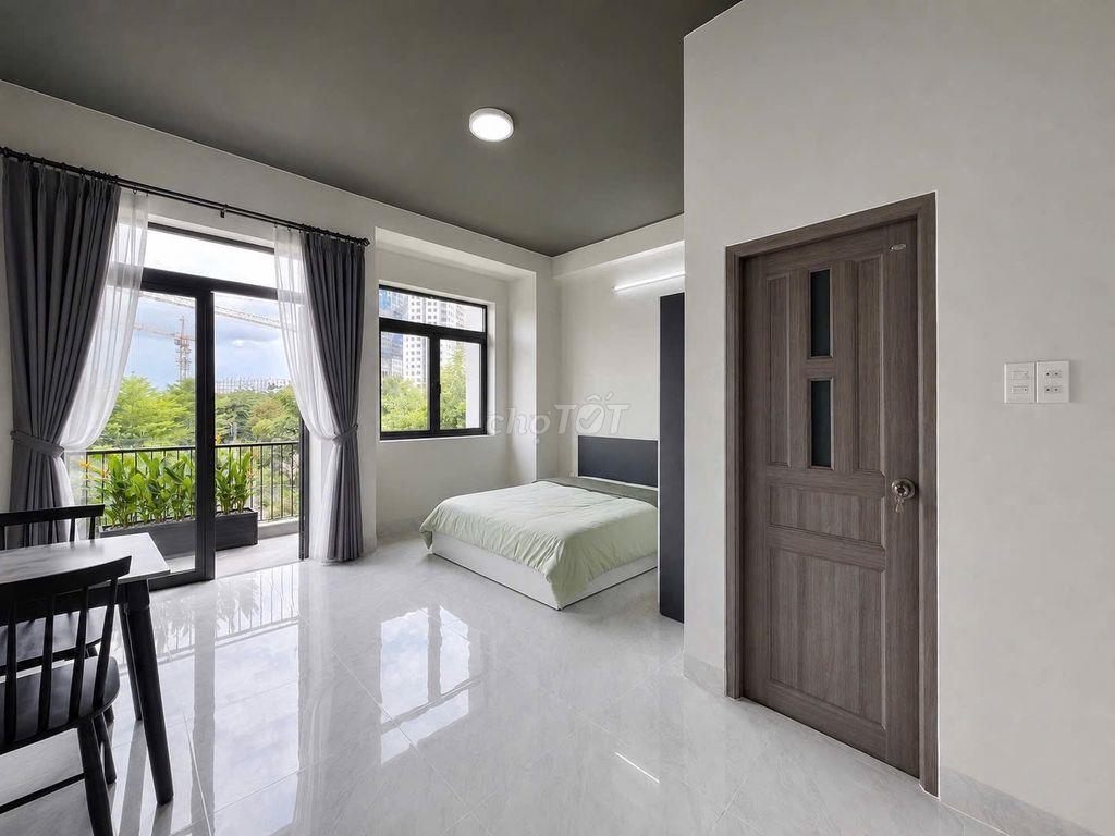 CĂN HỘ MỚI XÂY - BAN CÔNG THOÁNG - KẾ BÊN UEH - FULL NỘI THẤT