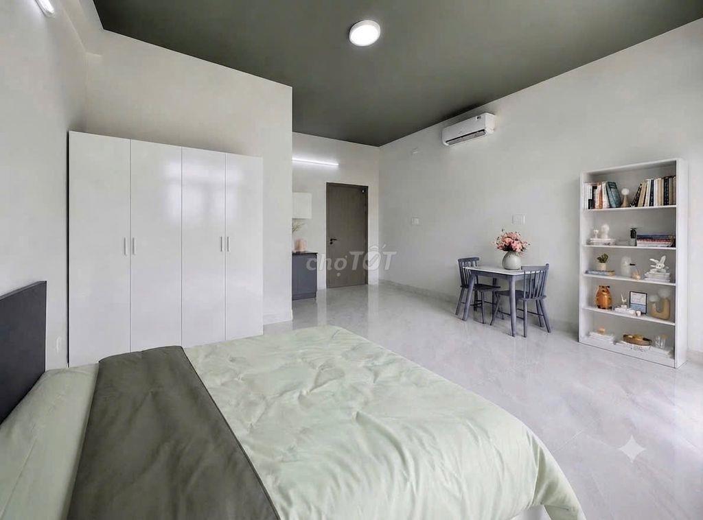 CĂN HỘ MỚI XÂY - BAN CÔNG THOÁNG - KẾ BÊN UEH - FULL NỘI THẤT