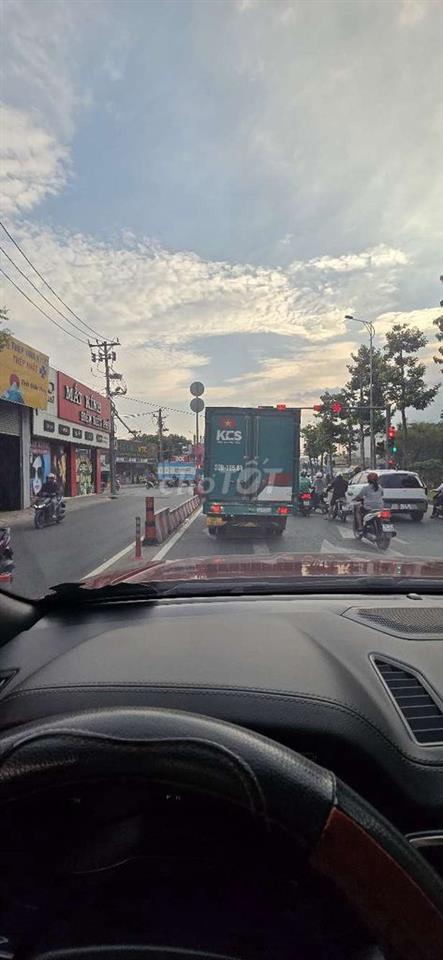 Bán căn nhà nhỏ măt tiền đường