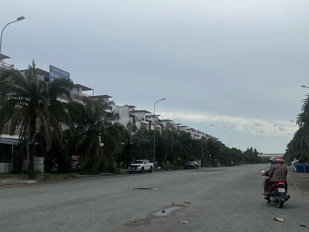 Cho thuê nguyên căn biệt thự cao cấp Star Village Nhơn Đức Nhà Bè