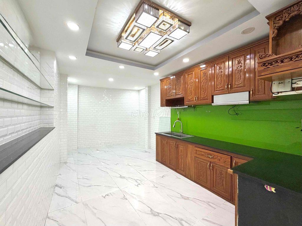 BÁN NHÀ 4 LẦU SÂN THƯỢNG. XE HƠI QUAY ĐẦU TẠI NHÀ. 211/25 HOÀNG HOA TH