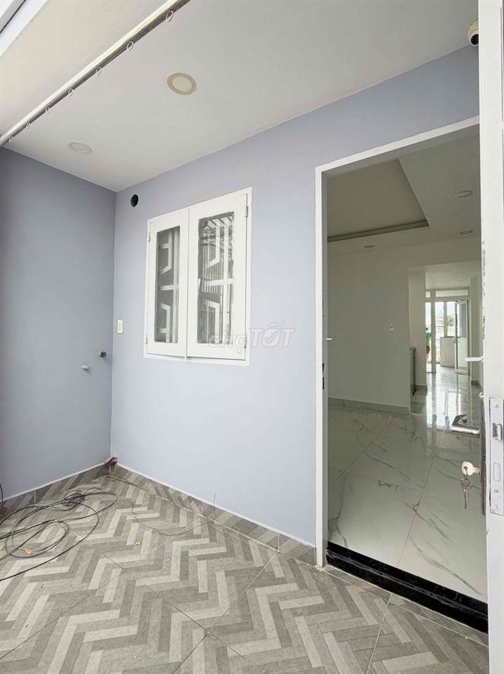 BÁN NHÀ 4 LẦU SÂN THƯỢNG. XE HƠI QUAY ĐẦU TẠI NHÀ. 211/25 HOÀNG HOA TH