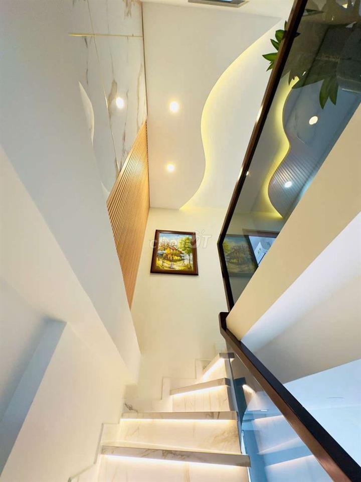 Nhà mặt tiền 