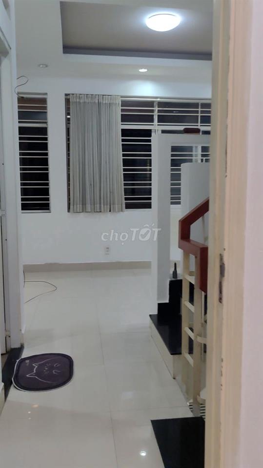 Cho Thuê khu vực trung tâm 4 tầng; 120m2; 3 PN; thoáng mát