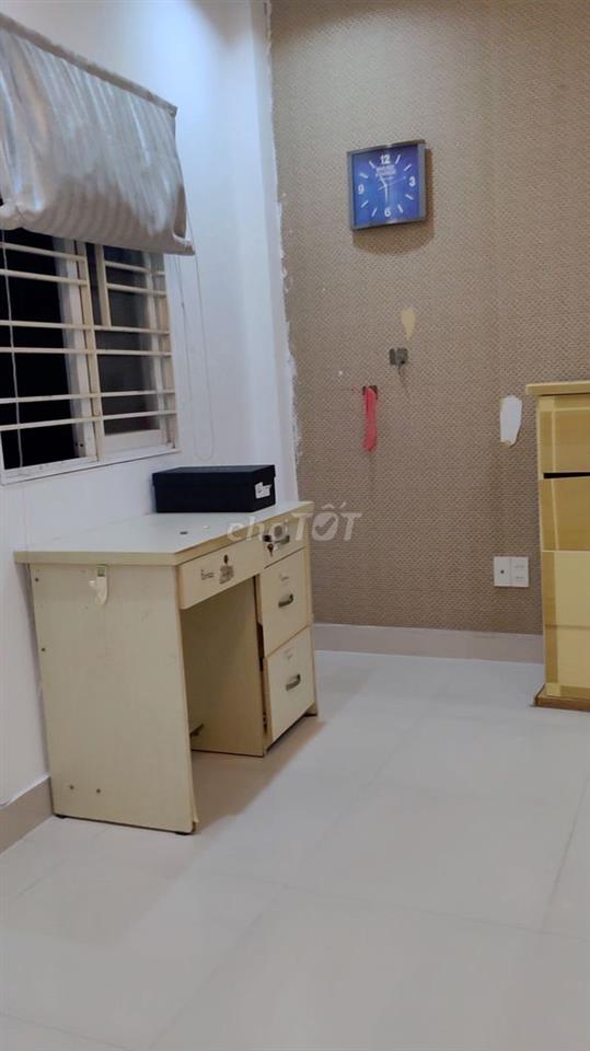 Cho Thuê khu vực trung tâm 4 tầng; 120m2; 3 PN; thoáng mát