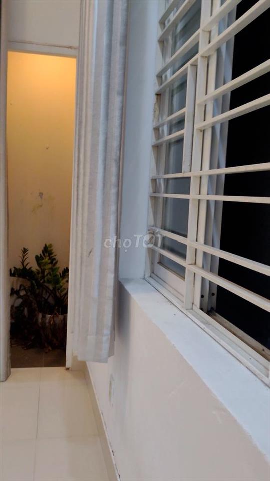 Cho Thuê khu vực trung tâm 4 tầng; 120m2; 3 PN; thoáng mát