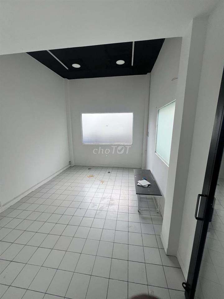 CHO THUÊ LẦU 1 MẶT TIỀN HOÀNG SA Q1