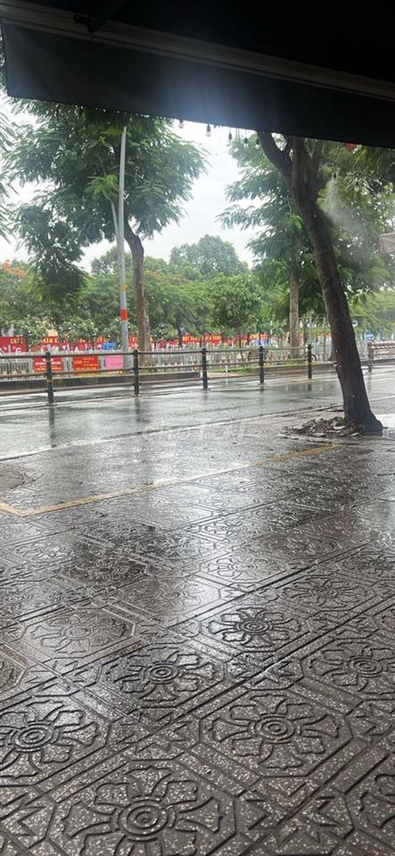 CHO THUÊ LẦU 1 MẶT TIỀN HOÀNG SA Q1