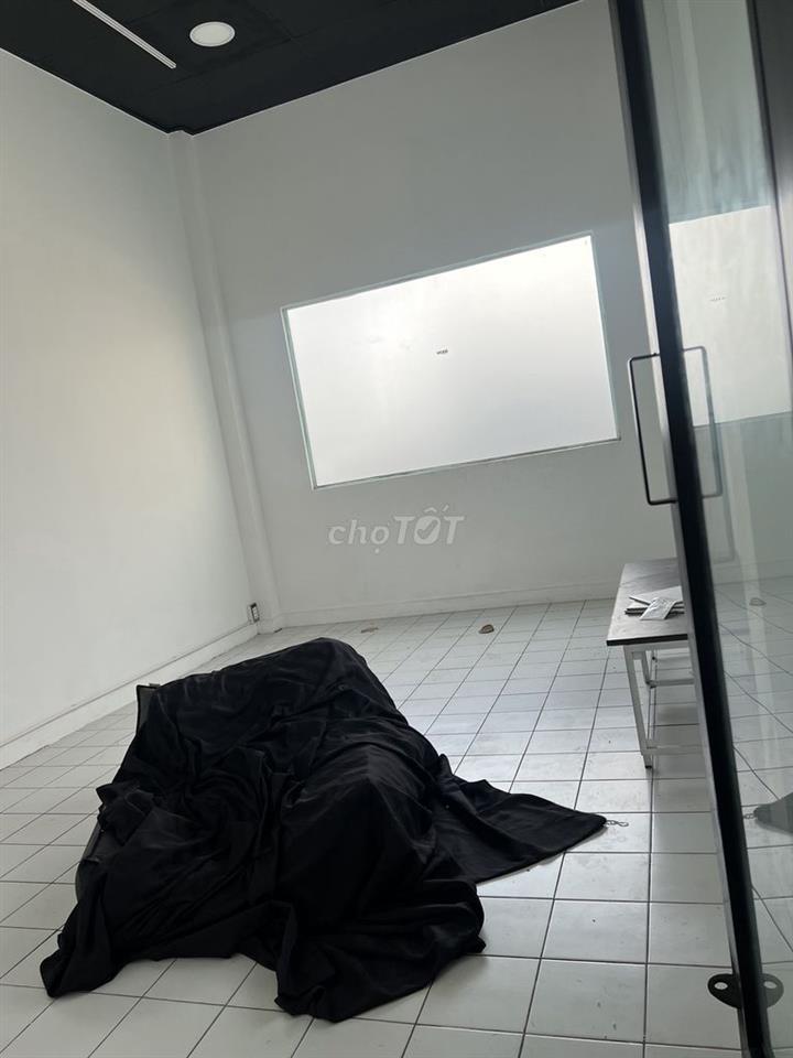 CHO THUÊ TẦNG 1 MẶT TIỀN HOÀNG SA, Q1