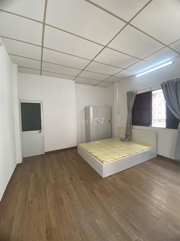 Chính chủ Cho thuê phòng ban công full nội thất – Quận 10 -5tr5