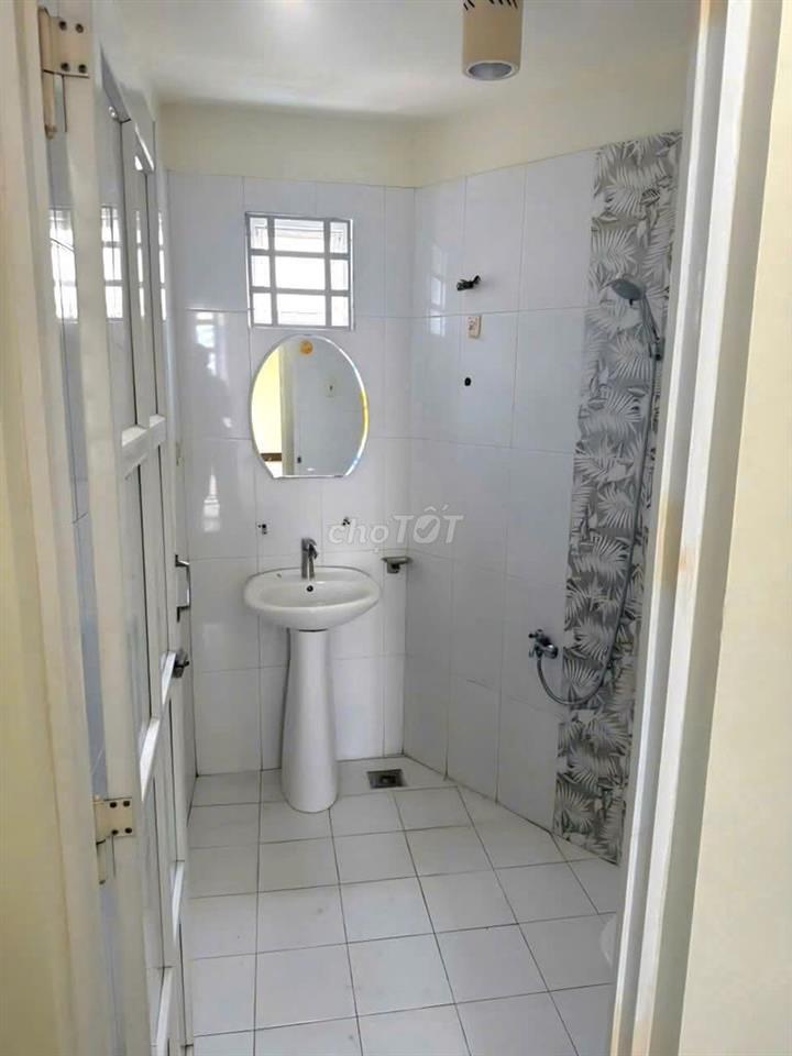 CHO THUÊ NHÀ NGUYÊN CĂN HÒA HẢO, QUẬN 10 – 12 TRIỆU/THÁNG