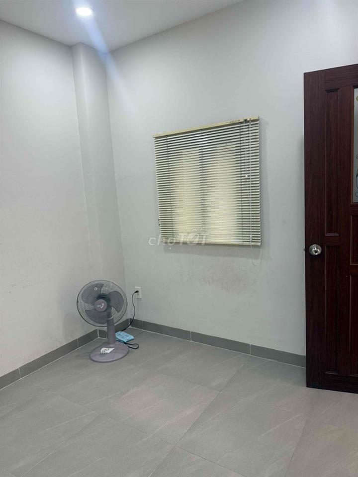 cho nữ thuê phòng còn trống 3tr5 ưu tiên 1 chiếc xe