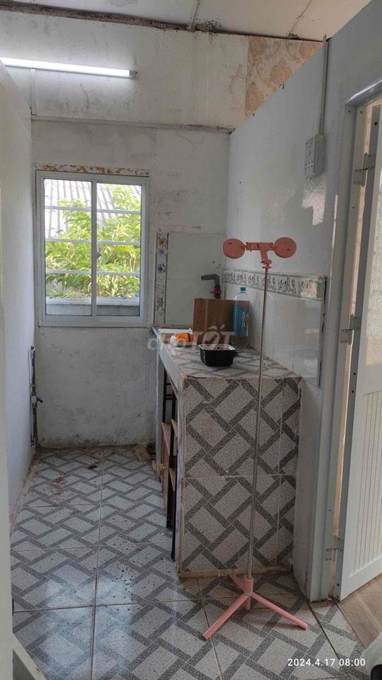Nhà 1 trệt, 1 lầu kế bên trường cấp 1 Lê Bình, sổ hồng riêng, chín chủ