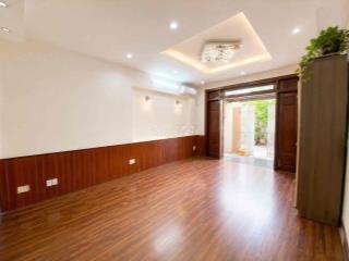 Căn hộ 1 phòng ngủ, giặt riêng, nguyên căn, đậu xe hơi