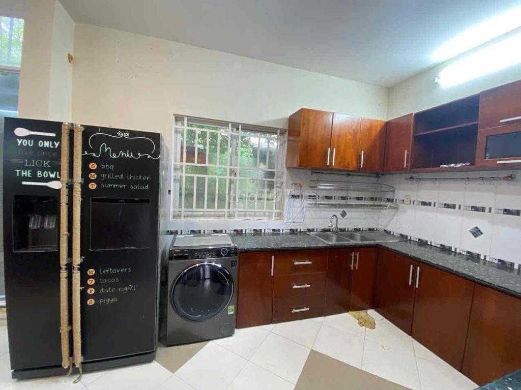 Căn hộ 1 phòng ngủ, giặt riêng, nguyên căn, đậu xe hơi