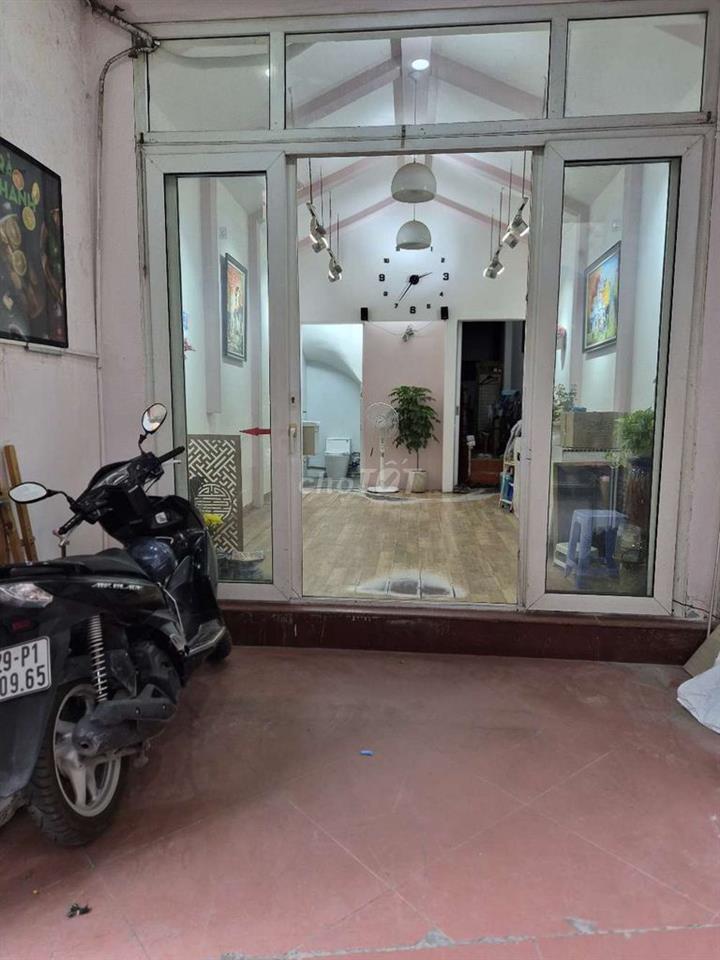 Cho thuê cửa hàng sạch đẹp, khép kín, mặt tiền rộng, ngõ ô tô thông