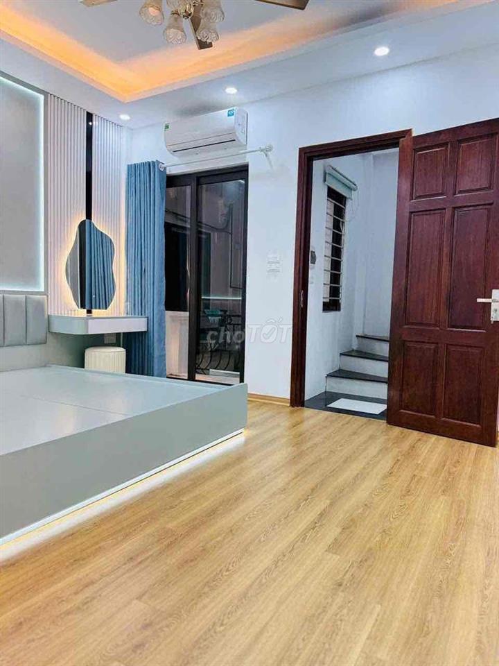 Cho Thuê Nguyên Căn 5 tầng, 3 PN, 4VS full nội thất, lh ***