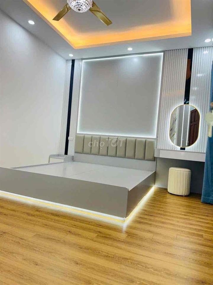Cho Thuê Nguyên Căn 5 tầng, 3 PN, 4VS full nội thất, lh ***
