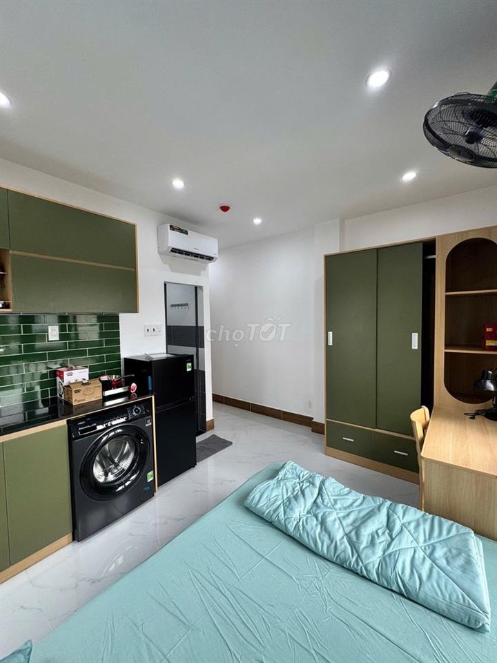 🤫 STUDIO "BÓC SEAL" DƯƠNG QUẢNG HÀM: MÁY GIẶT RIÊNG, CỬA SỔ TRỜI