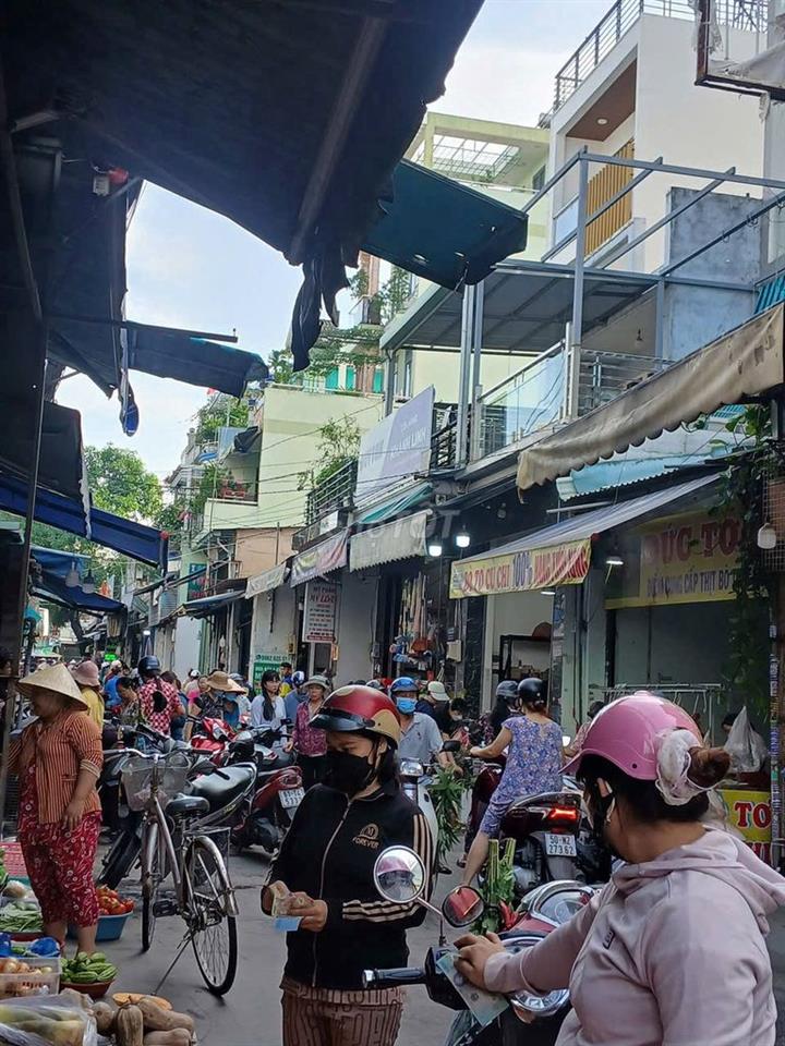 Bán nhà mặt tiền kinh doanh ngay chợ