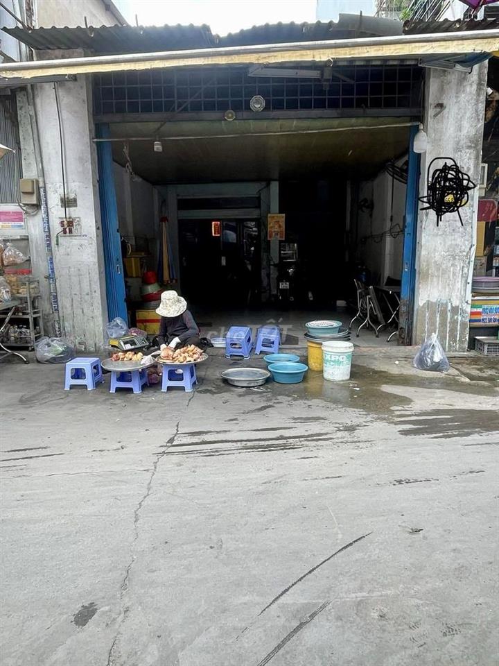 Bán nhà mặt tiền kinh doanh ngay chợ